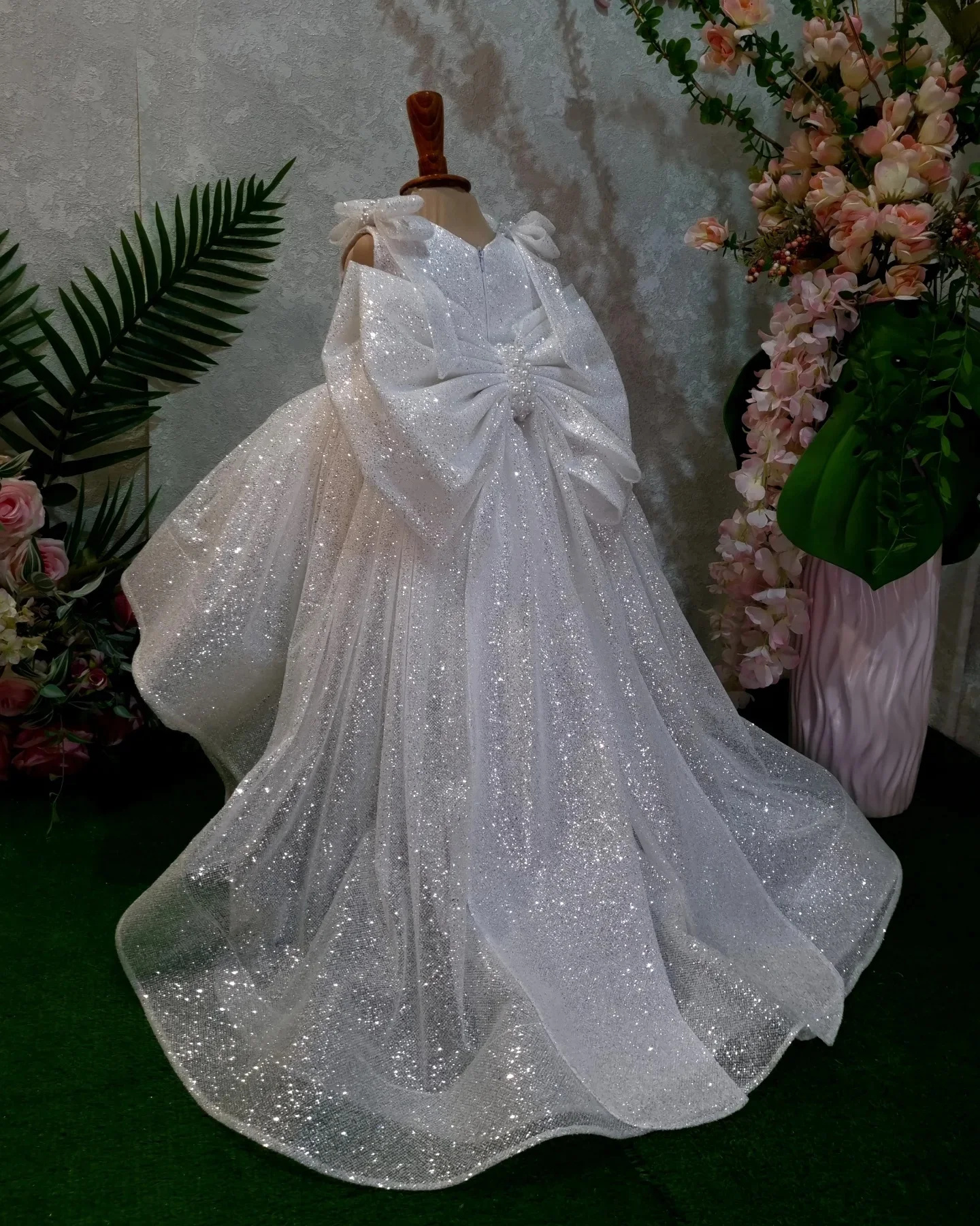 Customized Luxury Flower Girl  - Luxury Lifestyle Photography recension och pris