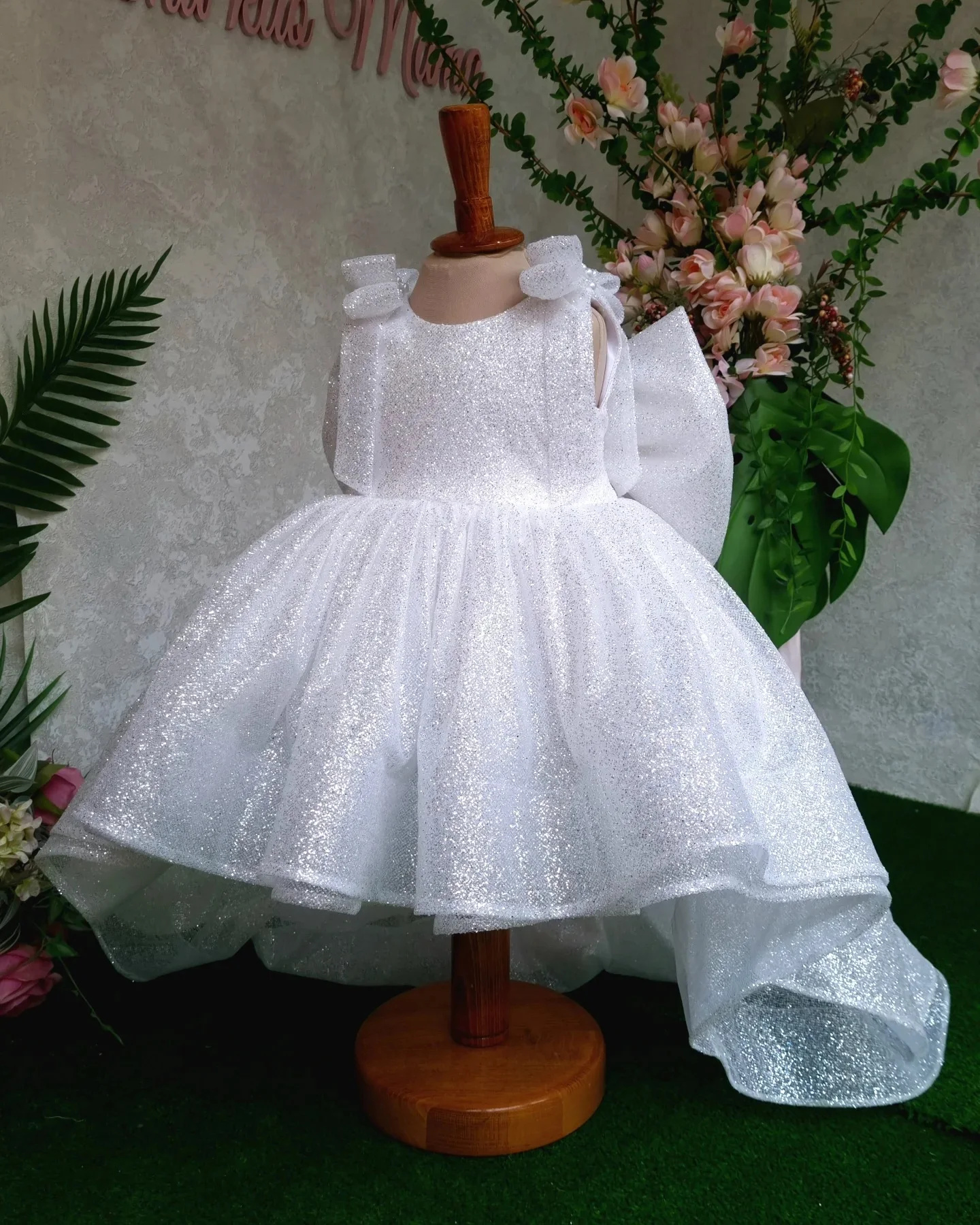 Customized Luxury Flower Girl  - Luxury Lifestyle Photography recension och pris