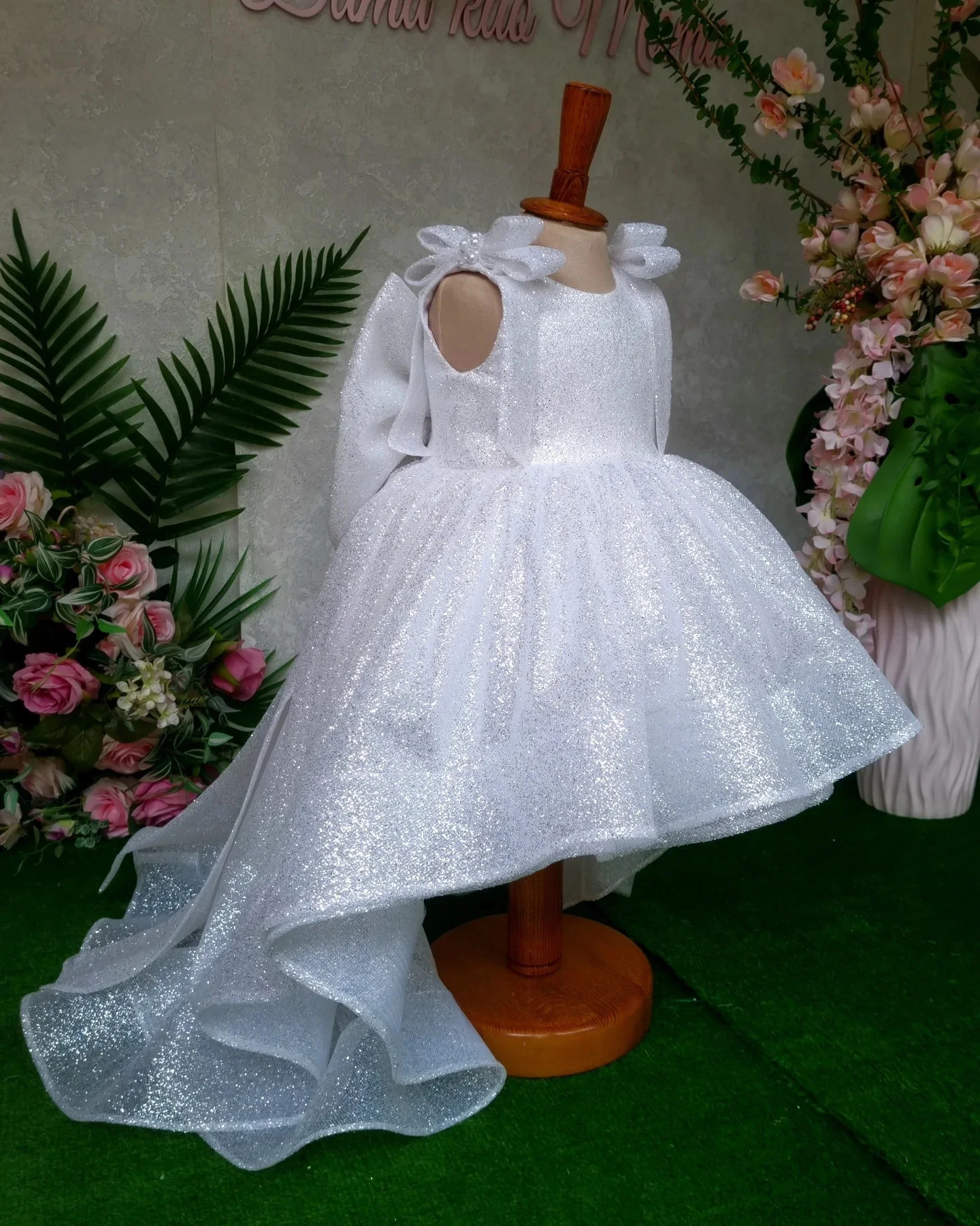 Customized Luxury Flower Girl  - Luxury Lifestyle Photography recension och pris