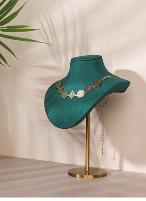 Luxury Velvet Jewelry Display  - Luxury Lifestyle Photography recension och pris